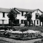 Jardin de la fondation devant les communs