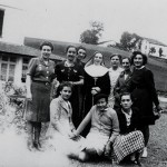 Fransciscaine avec jeunes pensionnaires